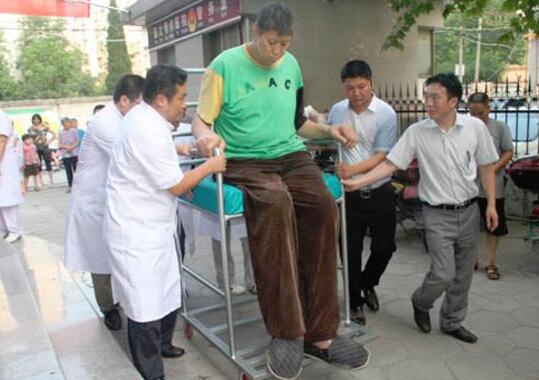 世界上最高的5位巨人，第一竟然是中国的3.jpg
